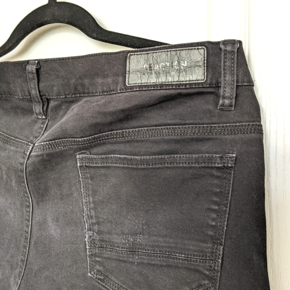 Kenneth Cole Distressed Men's Denim jeans - Picture 8 of 10